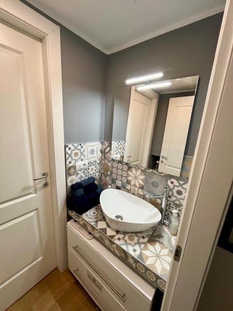 The Small White House In Apartamento