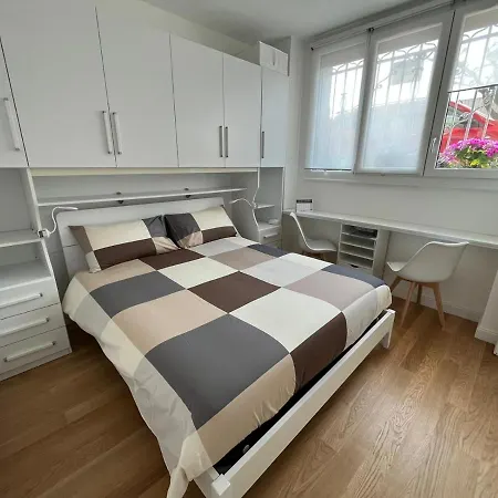 The Small White House In Mailand Exterior foto